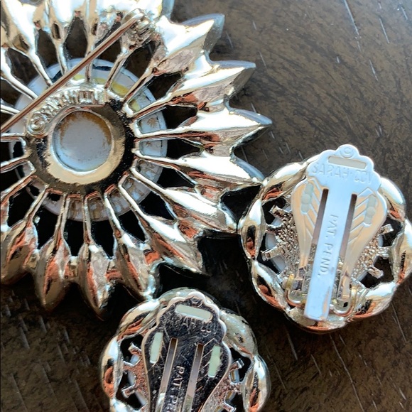 Vintage Brooch and Clip on Earrings - Picture 4 of 4